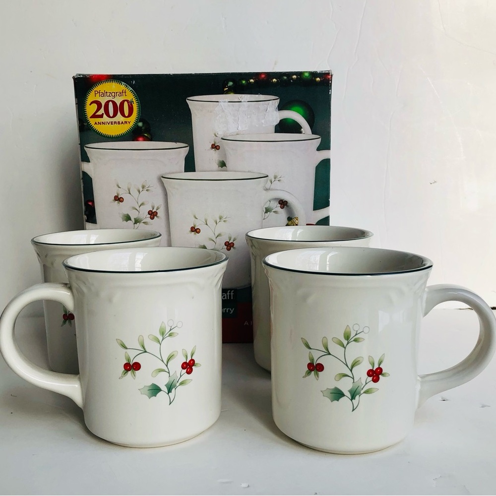 Pfaltzgraff Winterberry Christmas Mugs Holly Berries Set Of 4 Coffee 12 oz ps2